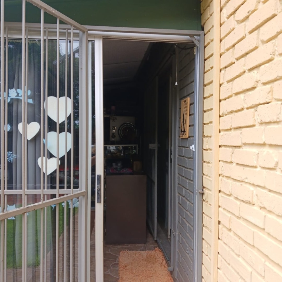 4 Bedroom Property for Sale in Zeerust North West